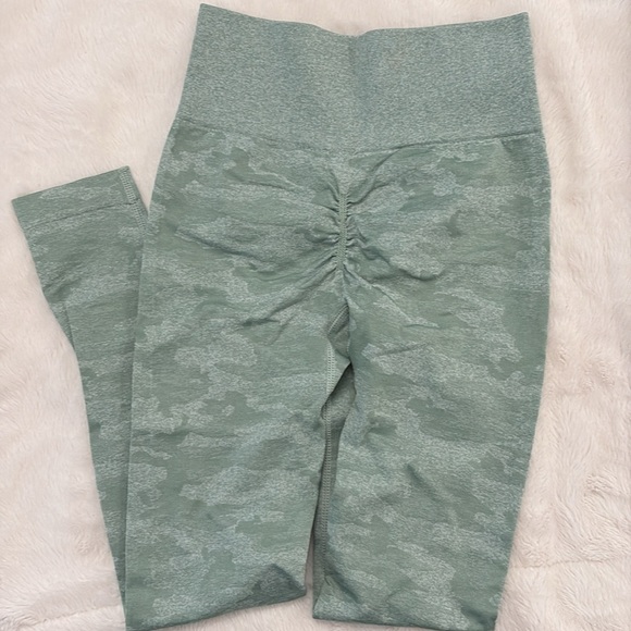 NWOT Scrunch Butt Seamless Camo Workout Leggings - Picture 4 of 5